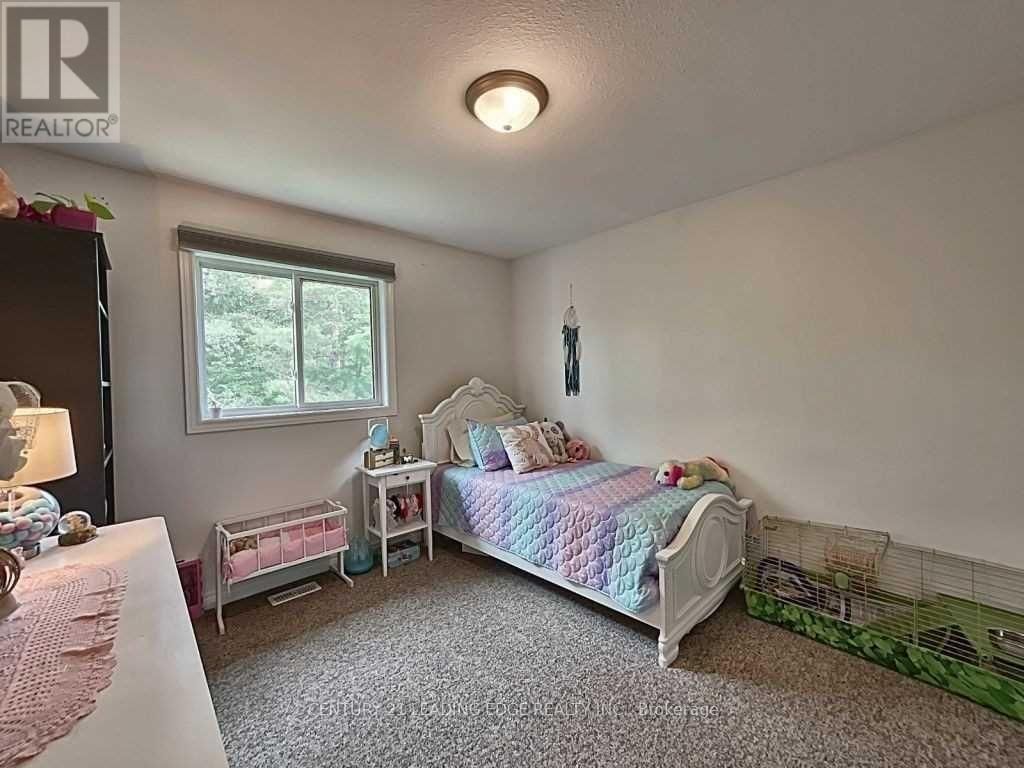 9 - 124 COLLEGE STREET Image 17