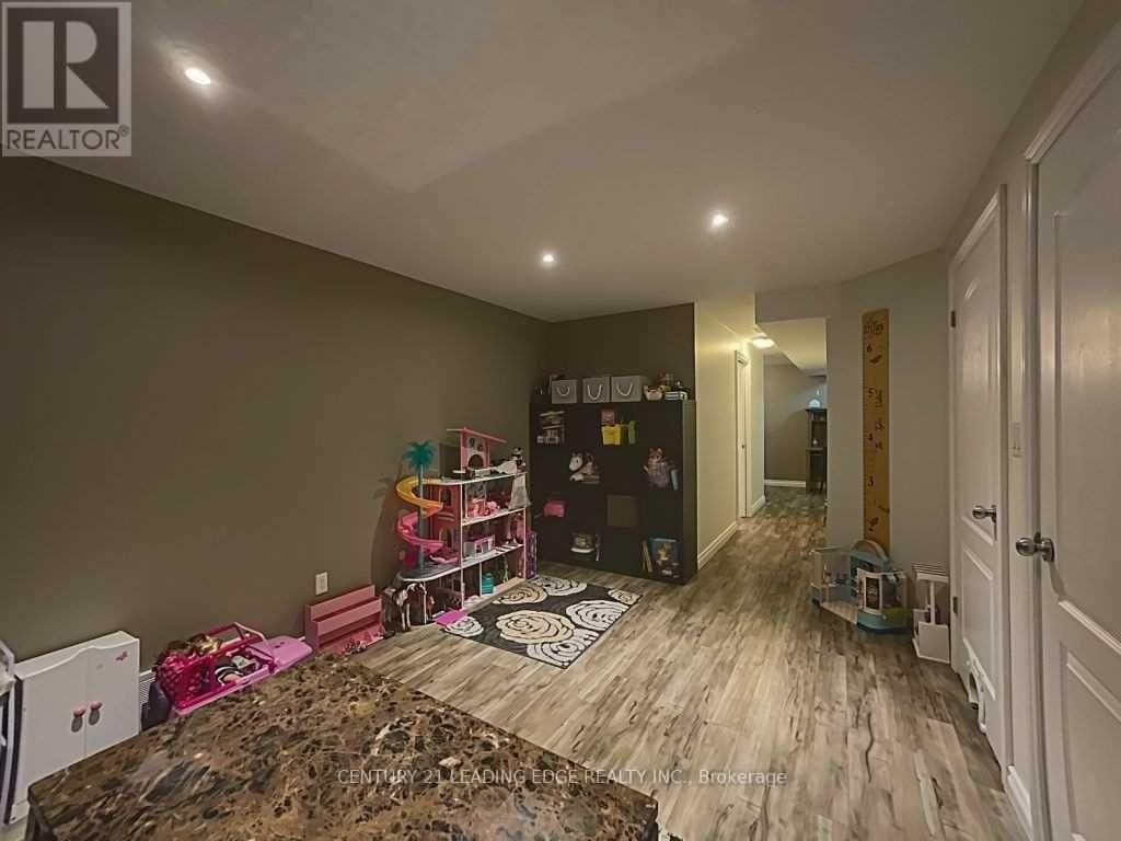 9 - 124 COLLEGE STREET Image 21