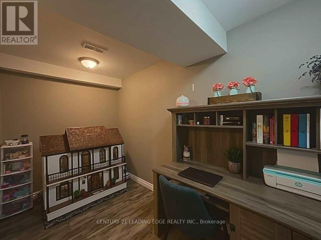 9 - 124 COLLEGE STREET Image 23