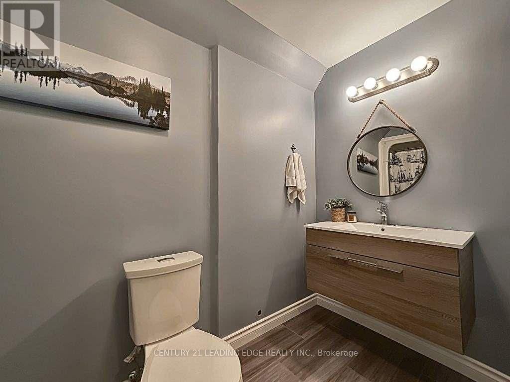 9 - 124 COLLEGE STREET Image 25