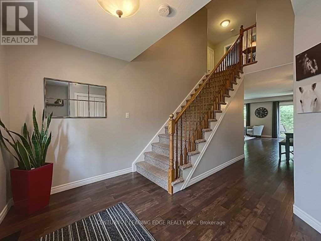 9 - 124 COLLEGE STREET Image 3