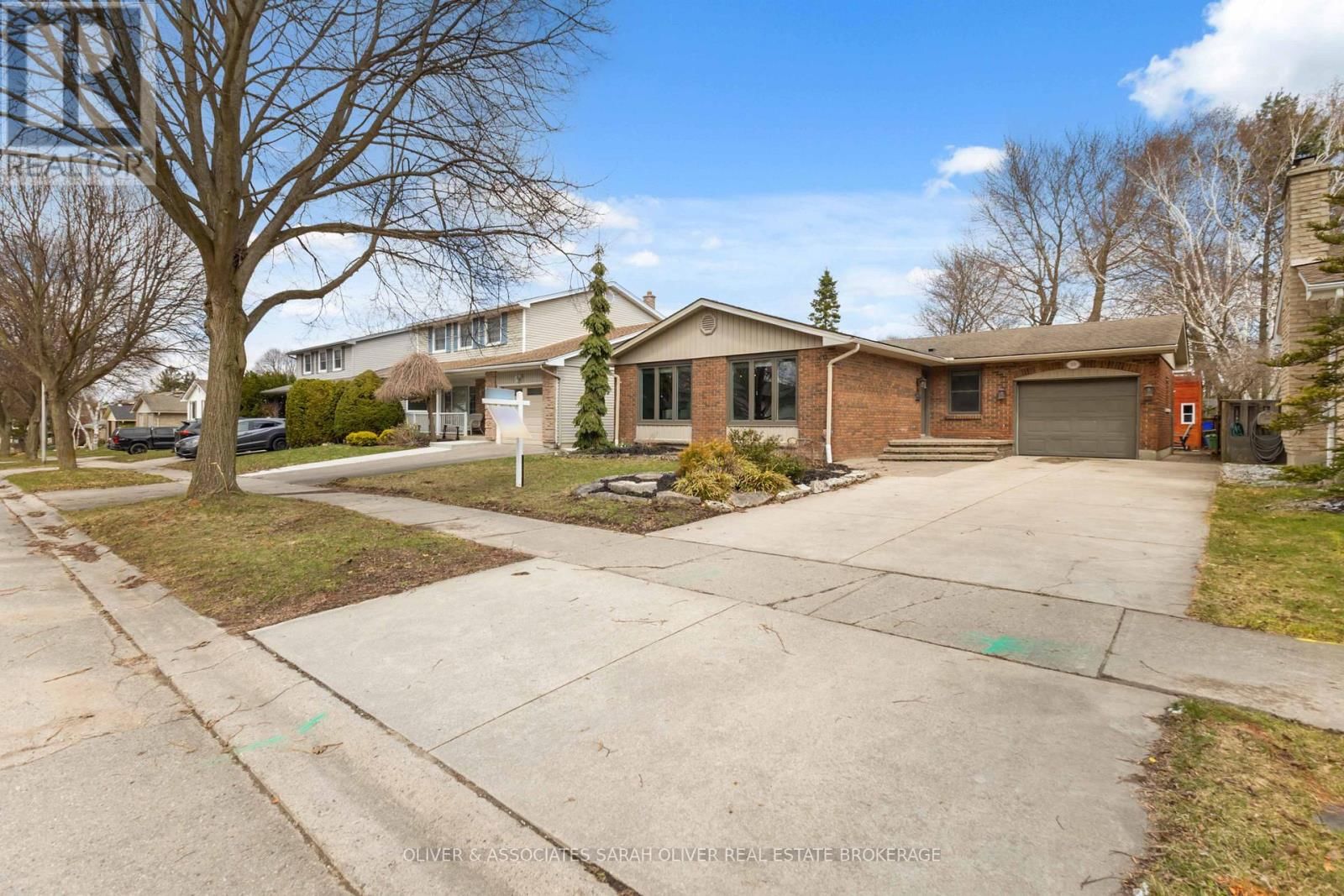 30 SANDALWOOD CRESCENT Image 1