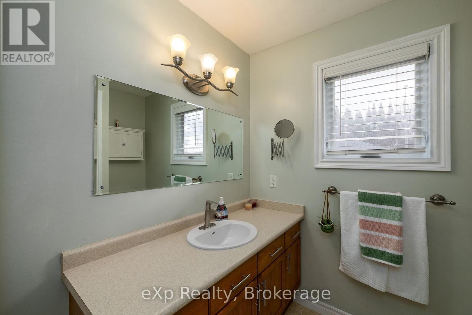 206 2ND STREET A WEST Image 31