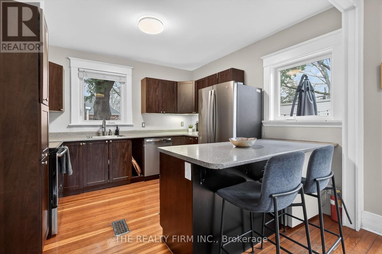 567 ROSEDALE STREET Image 8