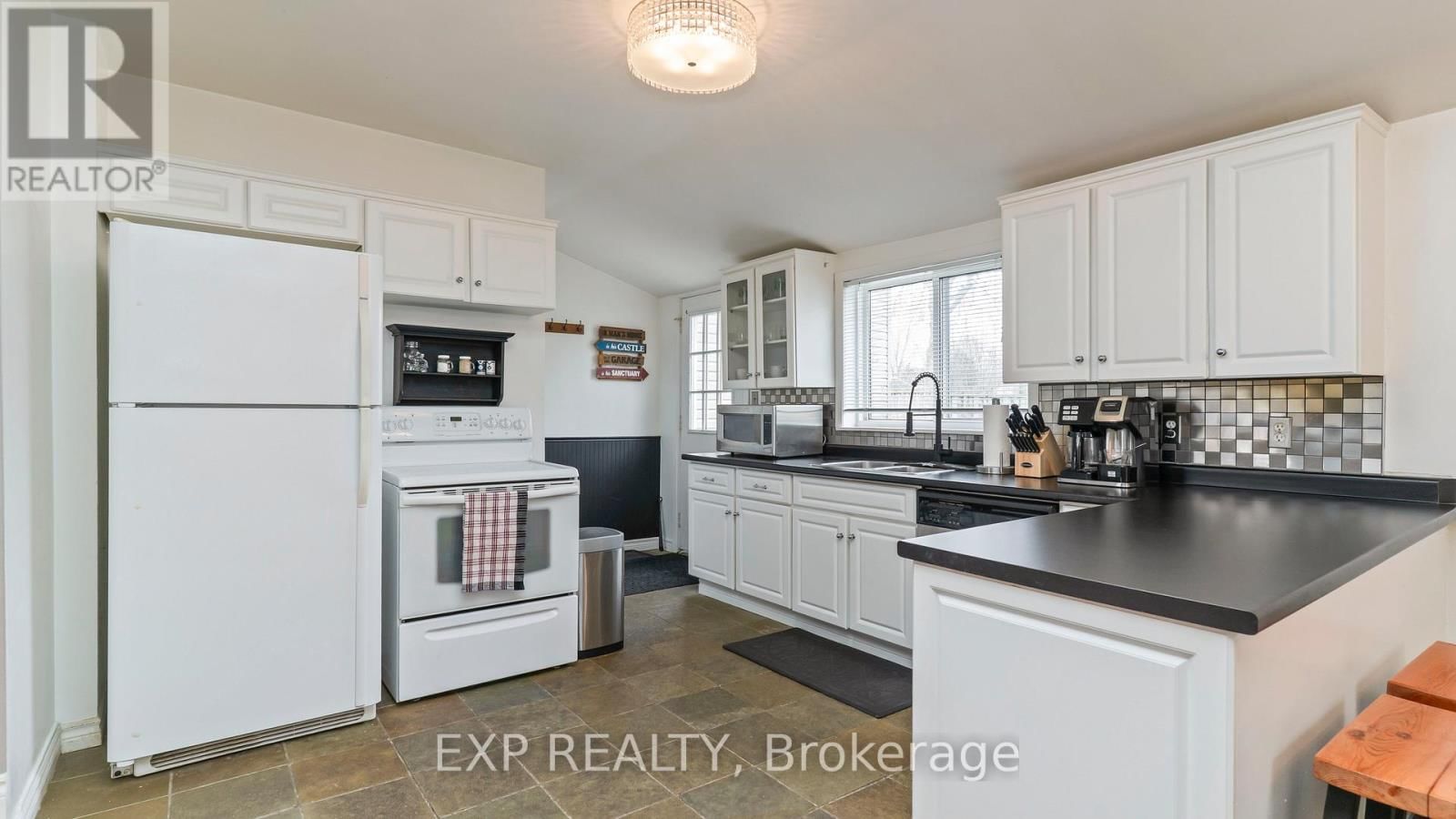 205 EAST STREET Image 7