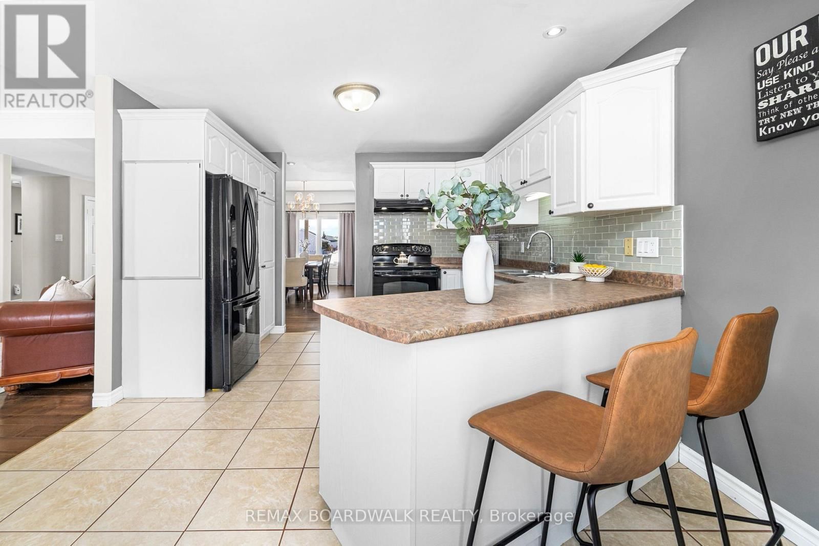 157 MACPHERSON WAY, RR #7 WAY Image 10