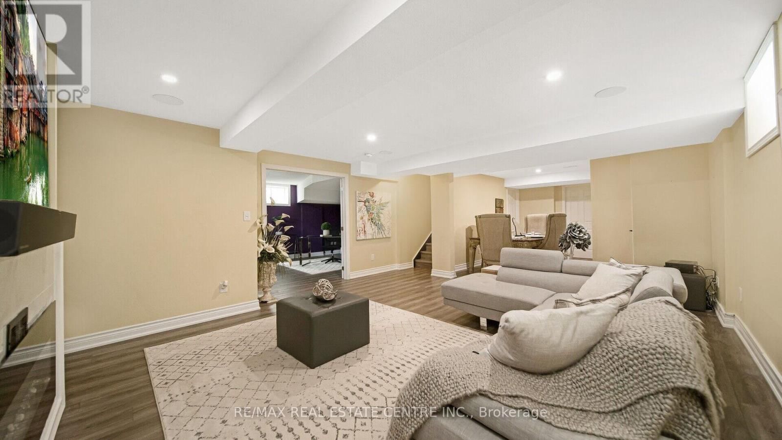 869 BURWELL STREET Image 32