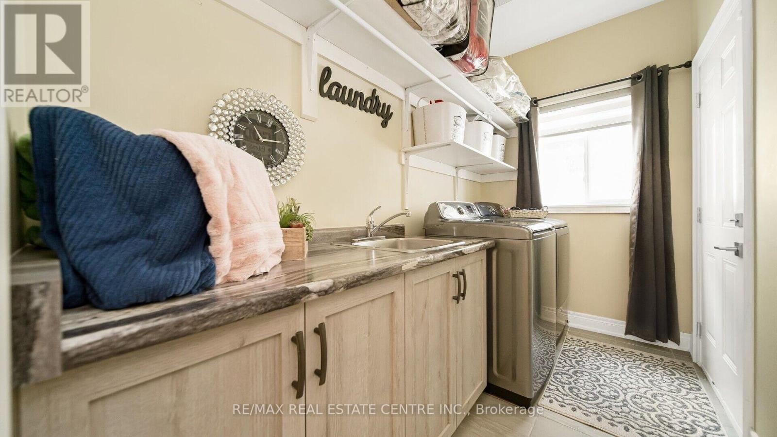 869 BURWELL STREET Image 36