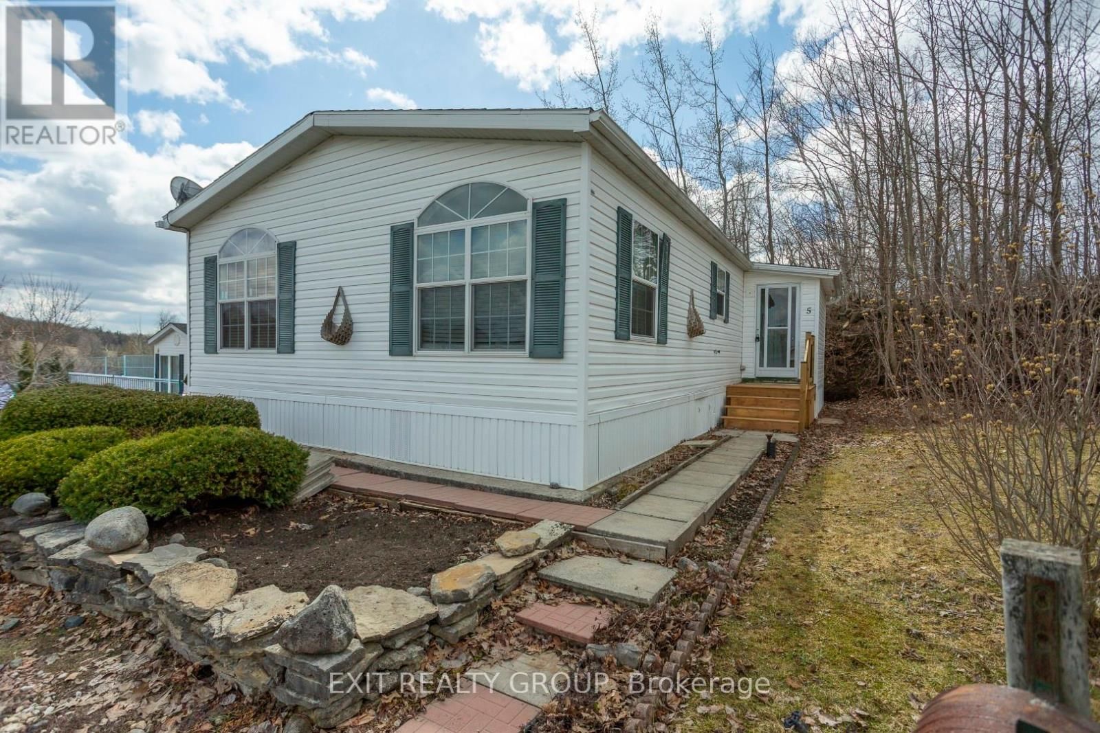 5-152 CONCESSION ROAD 11 W Image 1