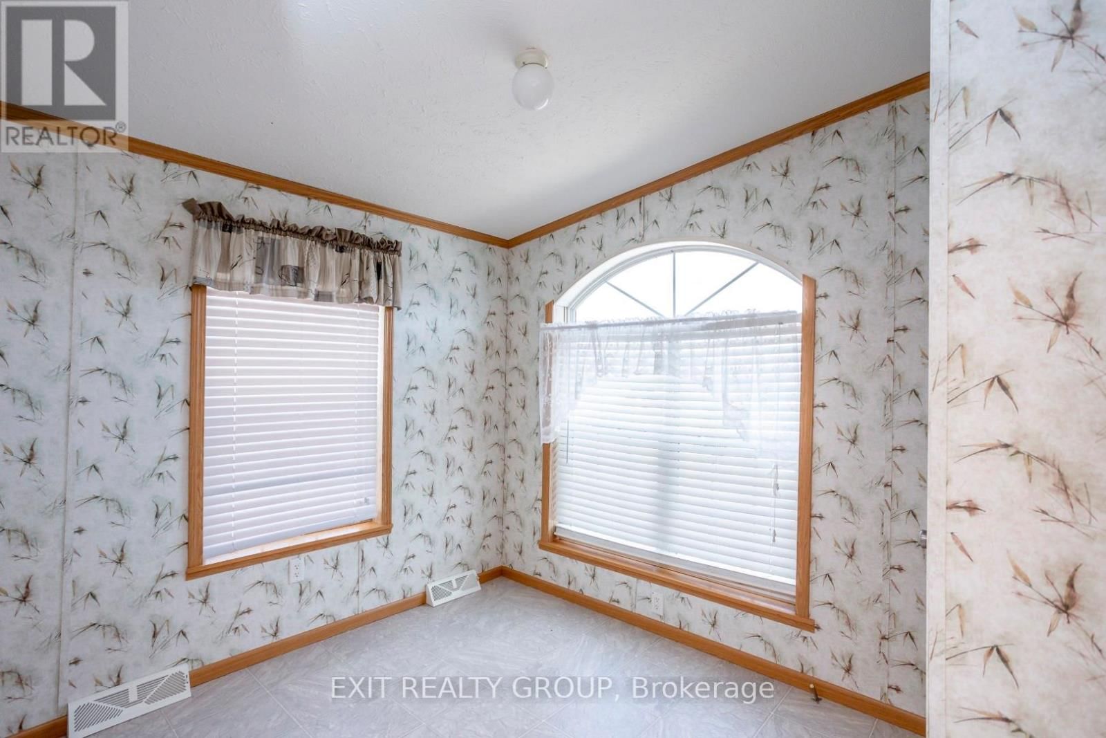 5-152 CONCESSION ROAD 11 W Image 23