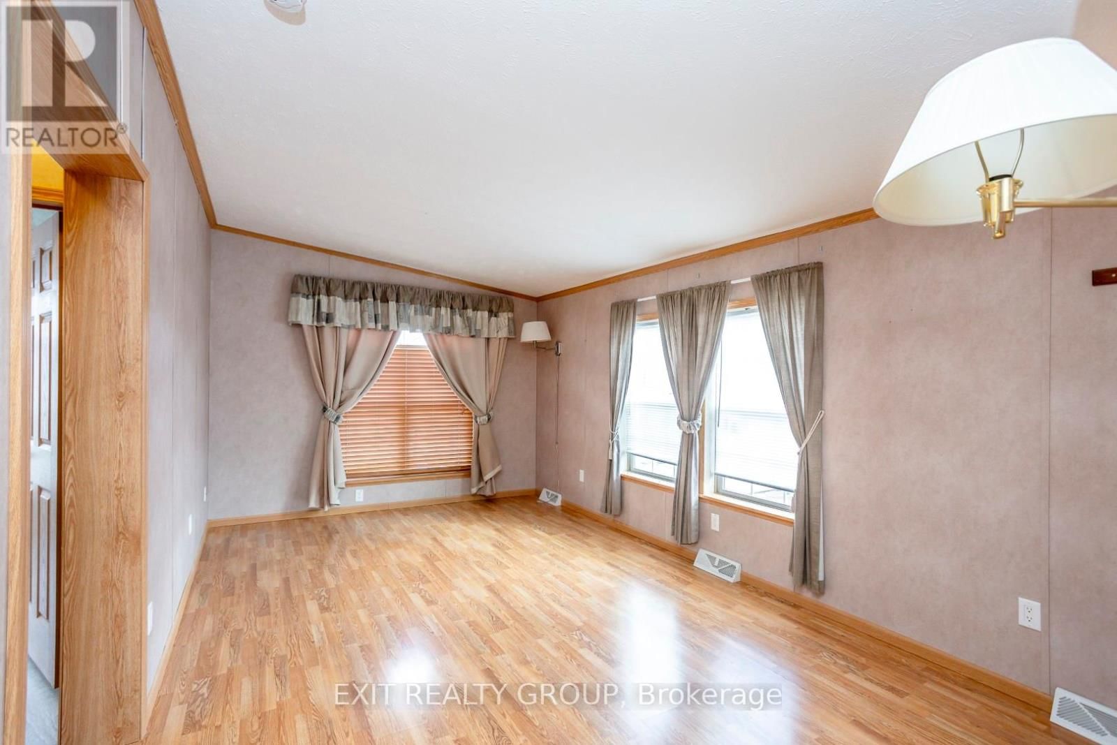 5-152 CONCESSION ROAD 11 W Image 6