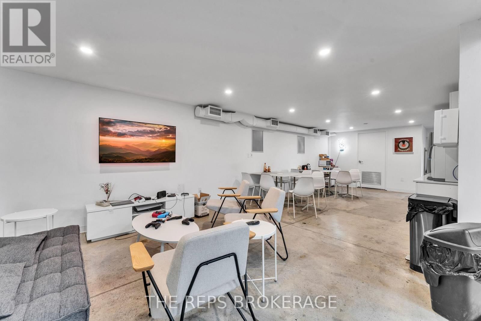 43-45 ECCLES STREET WEST Image 15