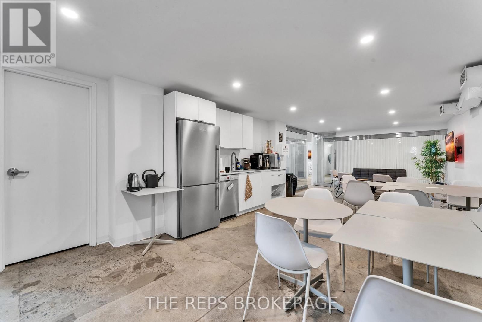 43-45 ECCLES STREET WEST Image 16