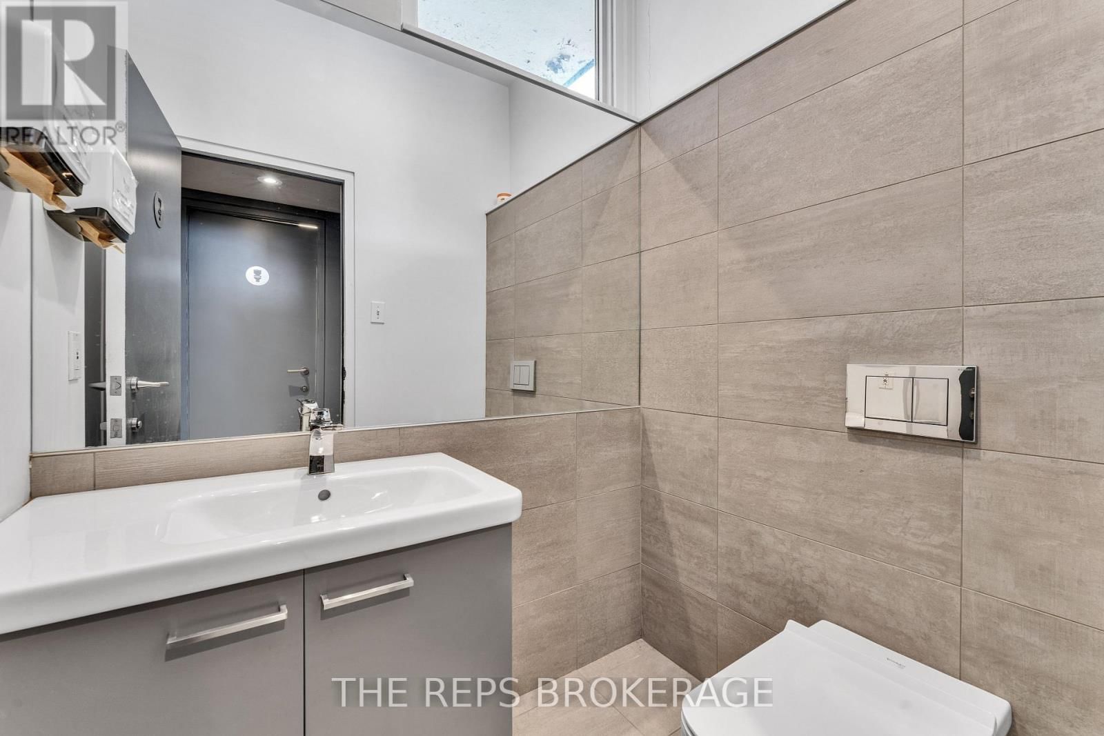 43-45 ECCLES STREET WEST Image 30