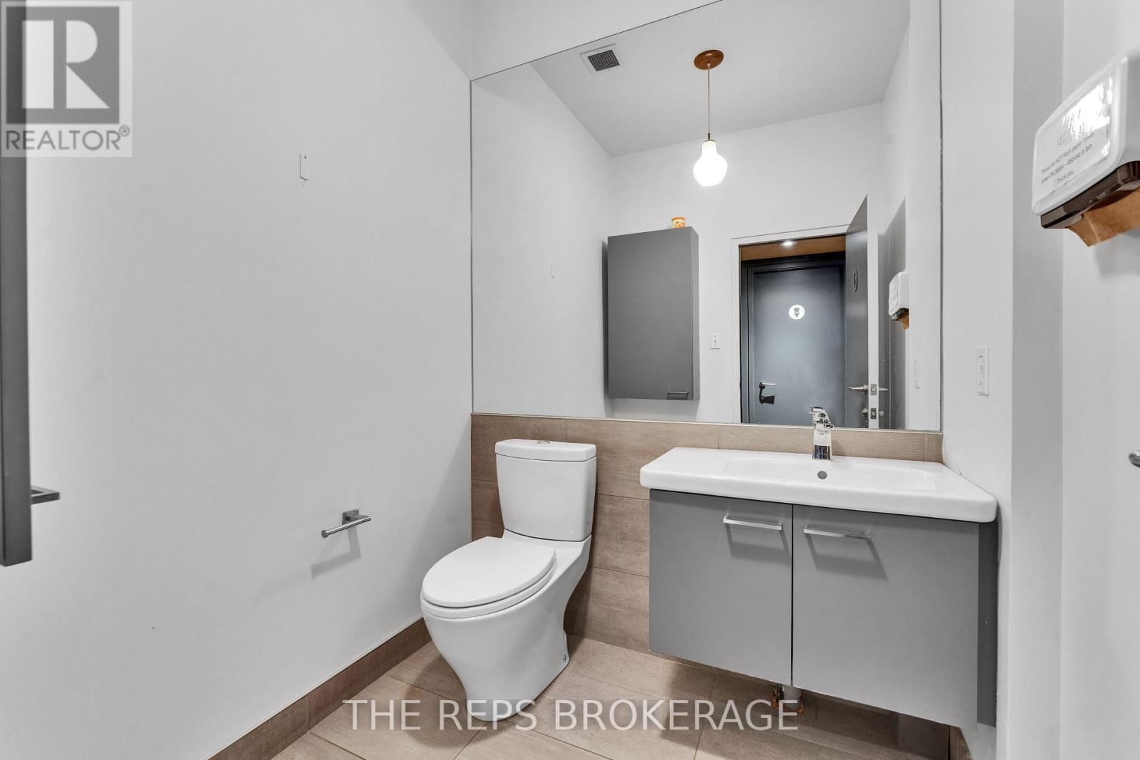 43-45 ECCLES STREET WEST Image 31