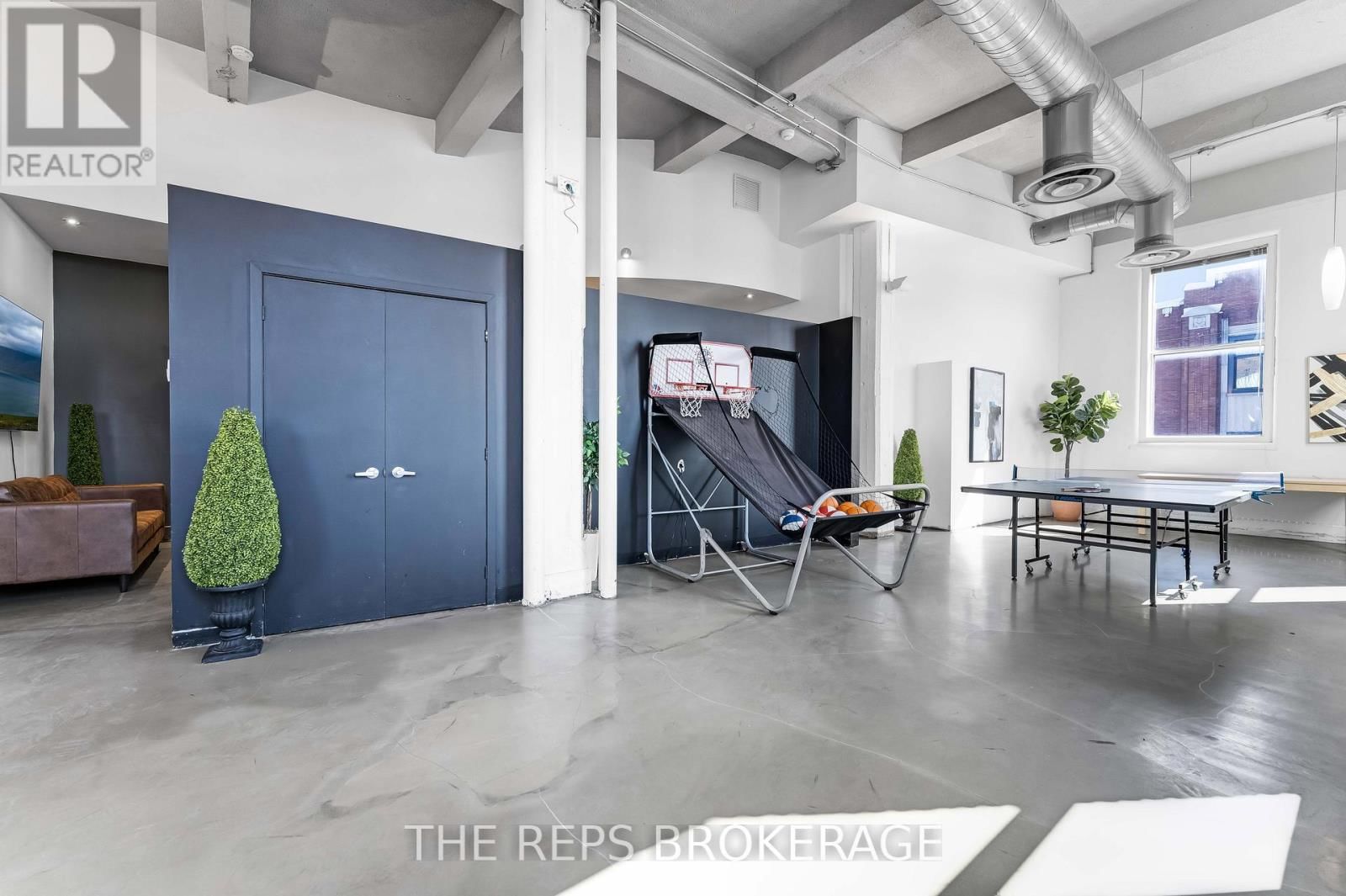 43-45 ECCLES STREET WEST Image 38