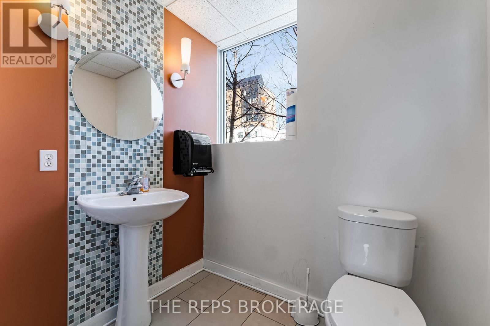 43-45 ECCLES STREET WEST Image 46