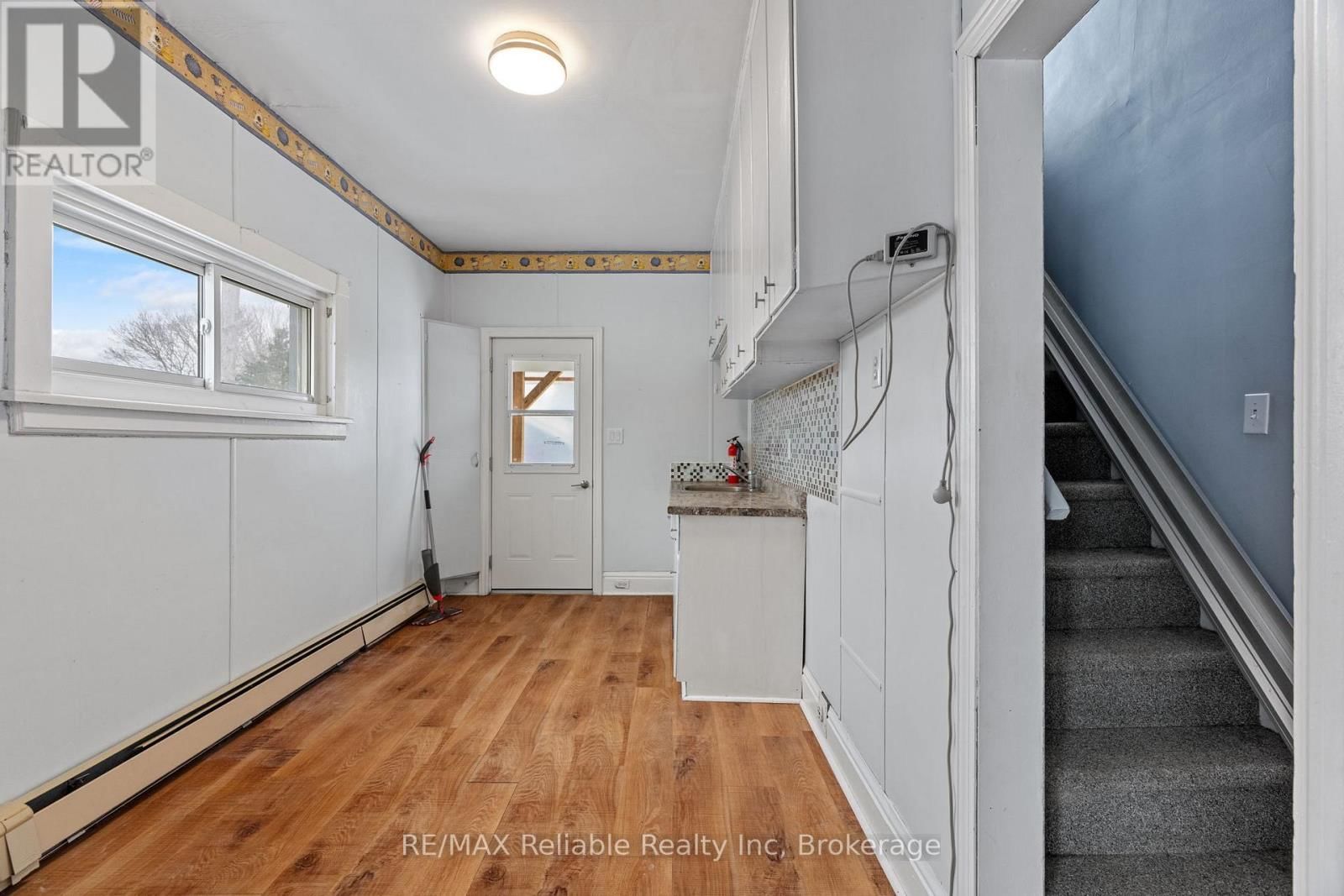 25 JARVIS STREET NORTH Image 32