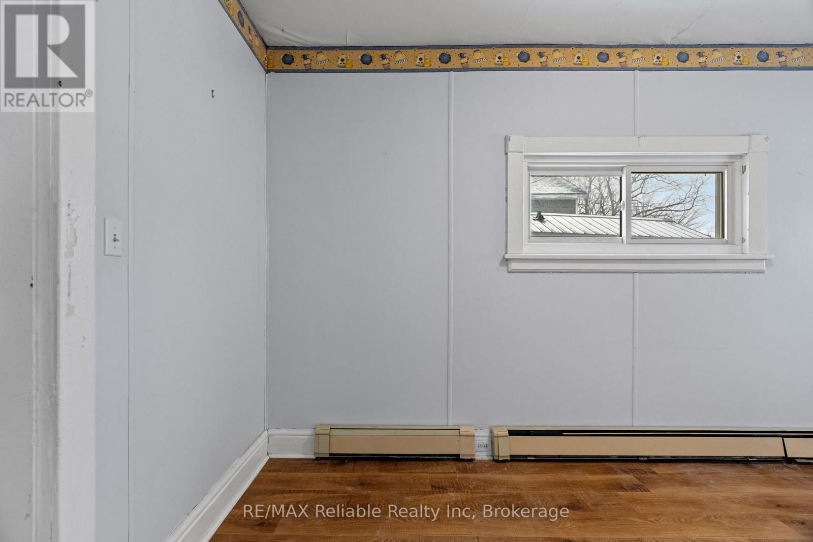 25 JARVIS STREET NORTH Image 34