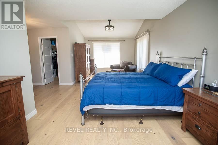 23 SCARFE GARDENS Image 25