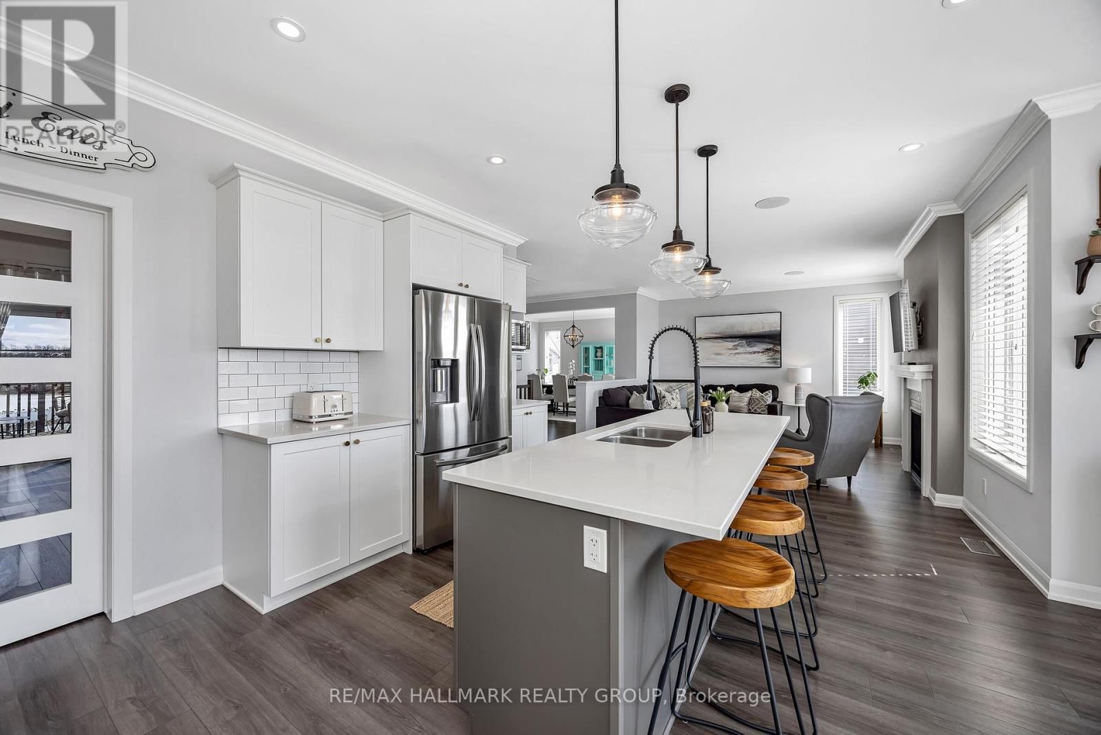 1025 DIAMOND STREET Image 16