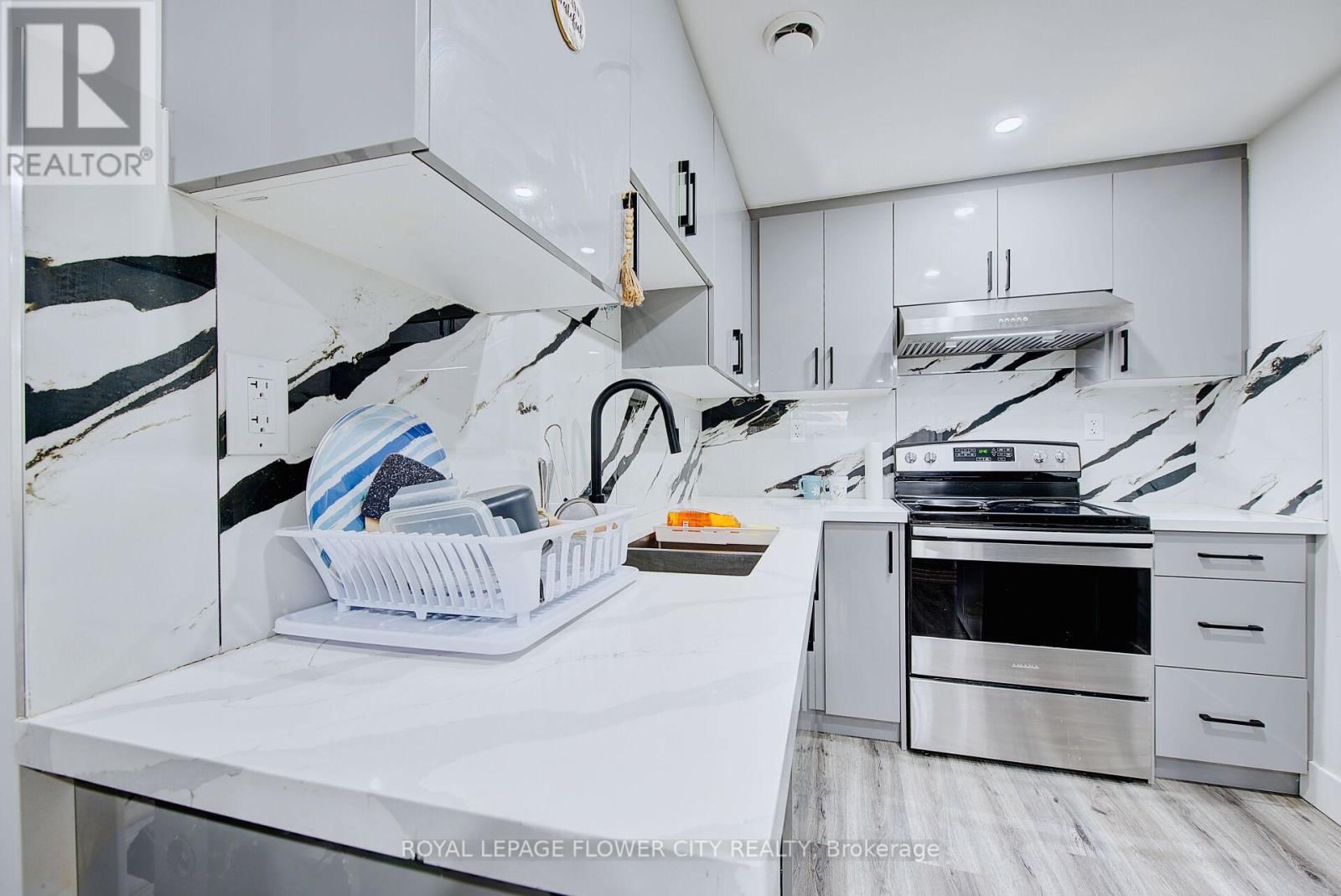 3817 AYRSHIRE AVENUE Image 38