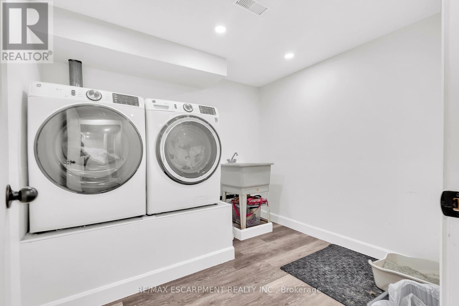 148 GORDON DRUMMOND AVENUE Image 35