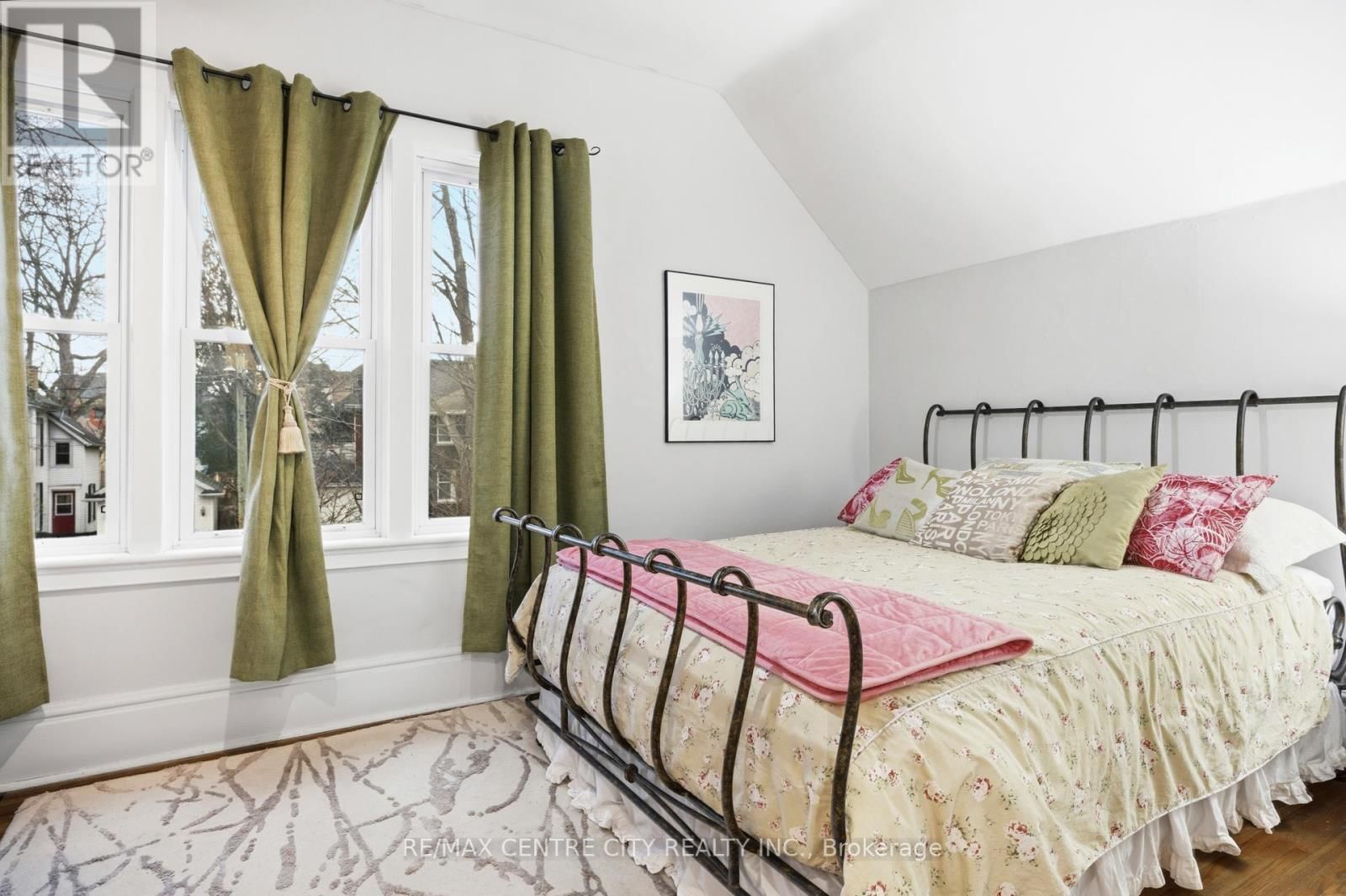 12 ROSEBERY PLACE Image 23