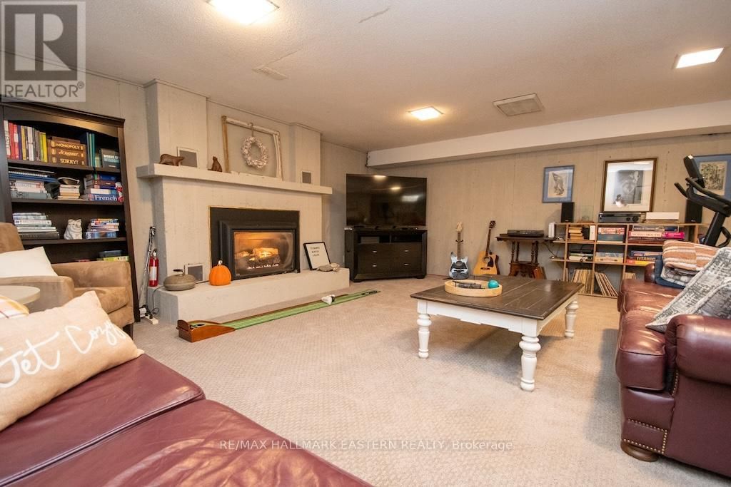 371-B GODOLPHIN ROAD Image 32