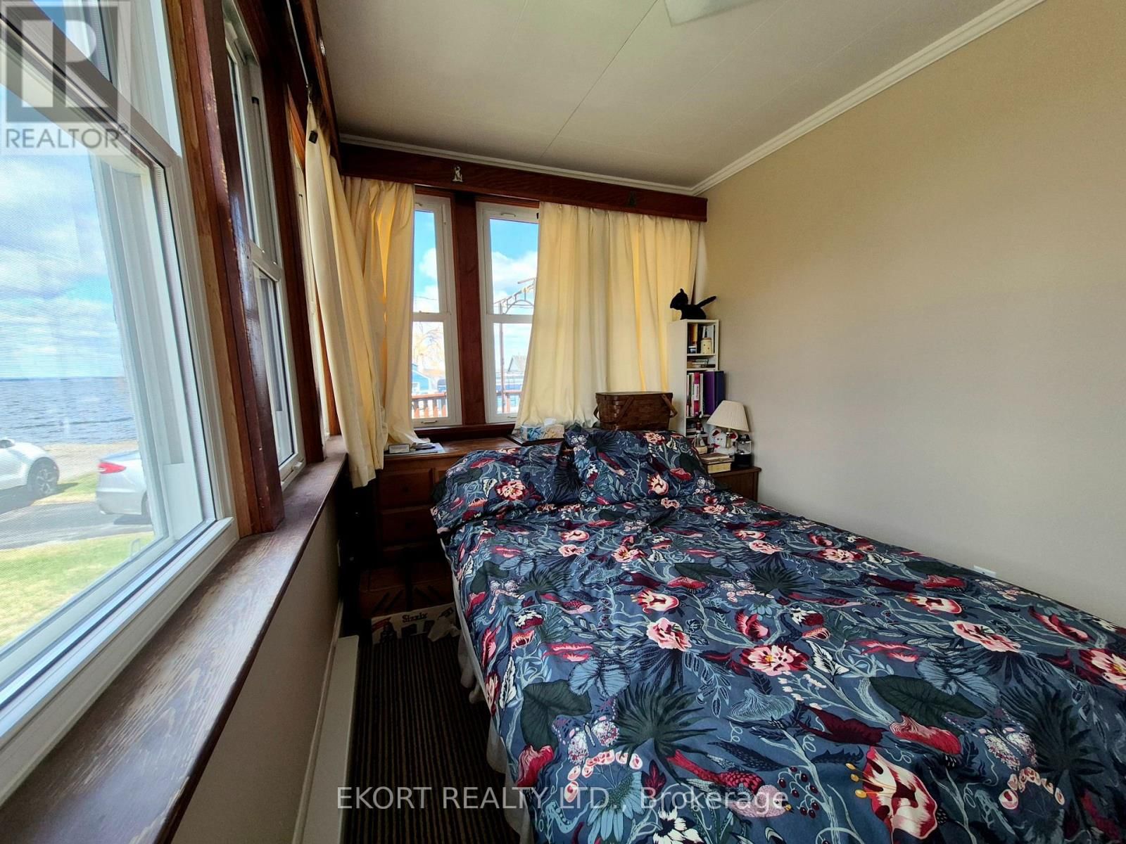 40 DEMILLE STREET Image 12