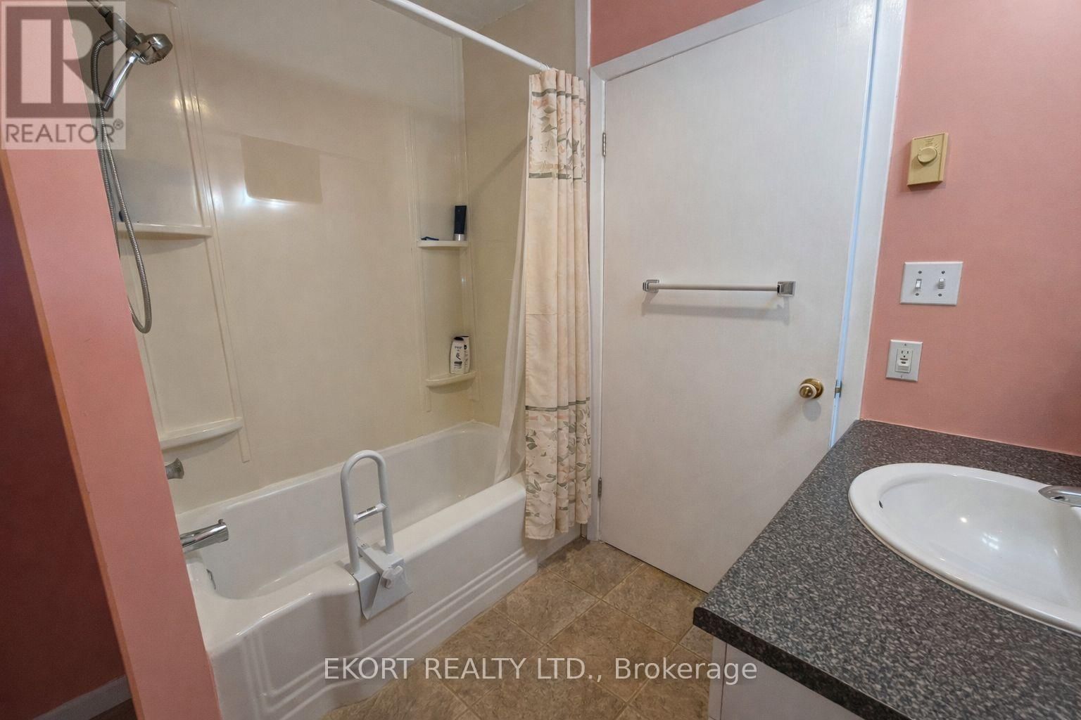 40 DEMILLE STREET Image 8