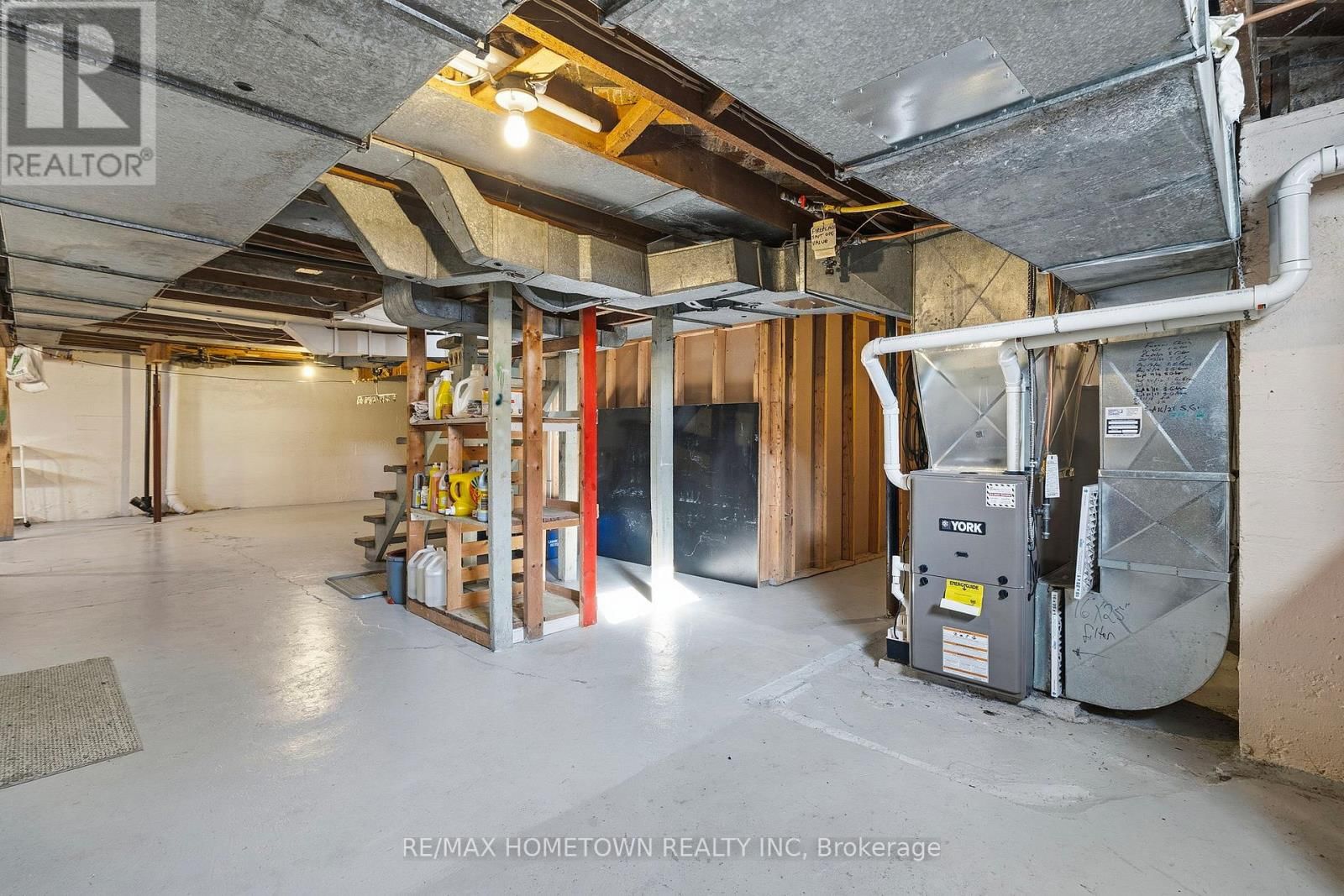 722 DIBBLE STREET WEST Image 30