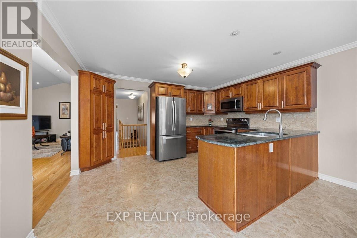 35 HONORE CRESCENT Image 13