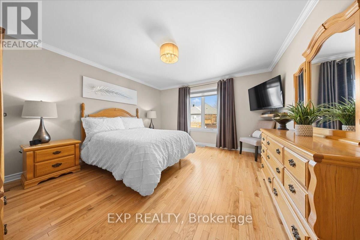 35 HONORE CRESCENT Image 22