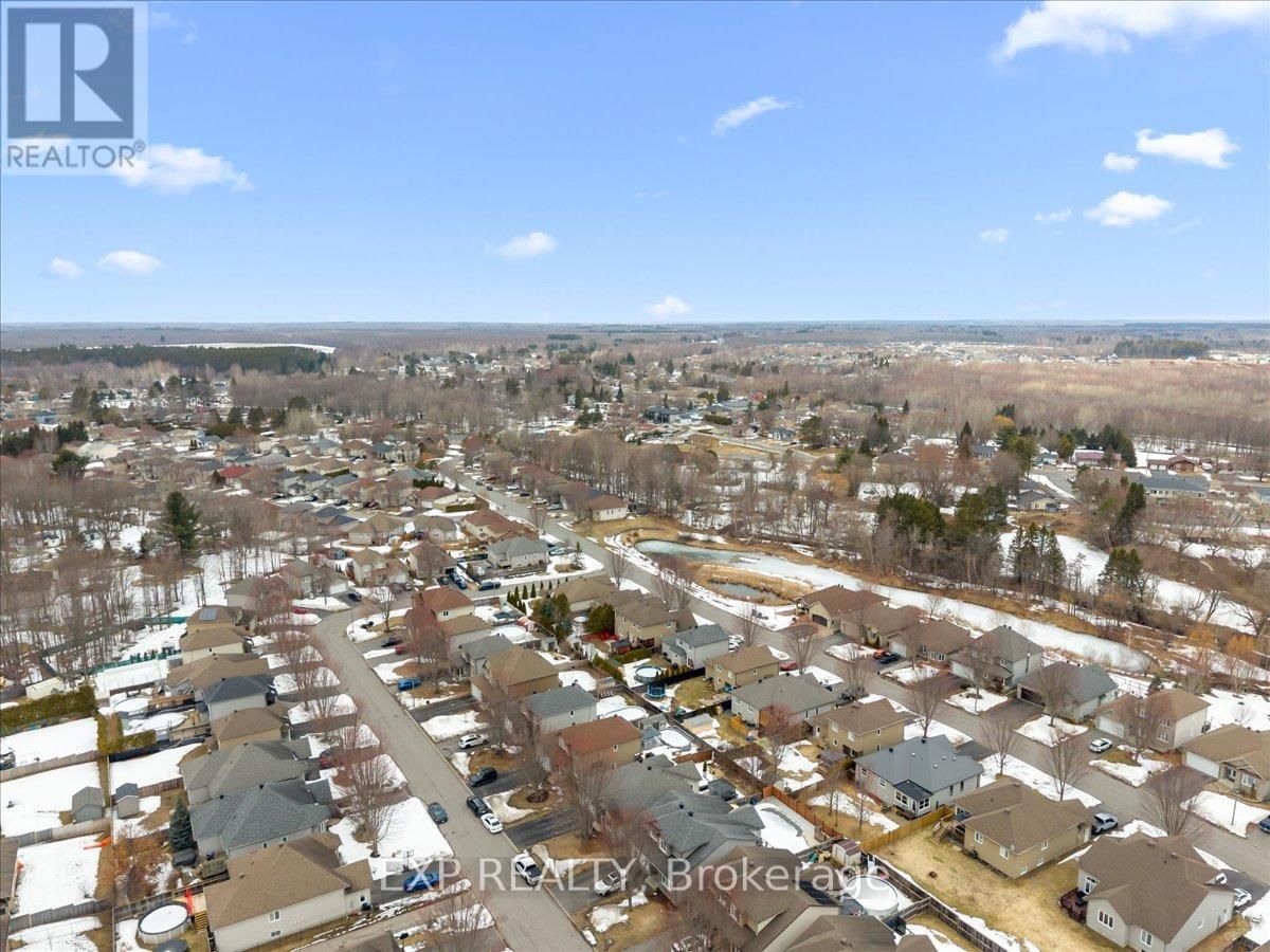 35 HONORE CRESCENT Image 47