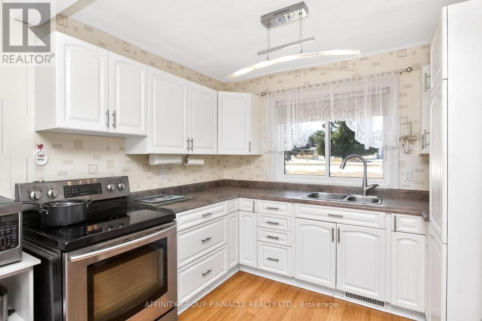 272 CROSBY DRIVE Image 8