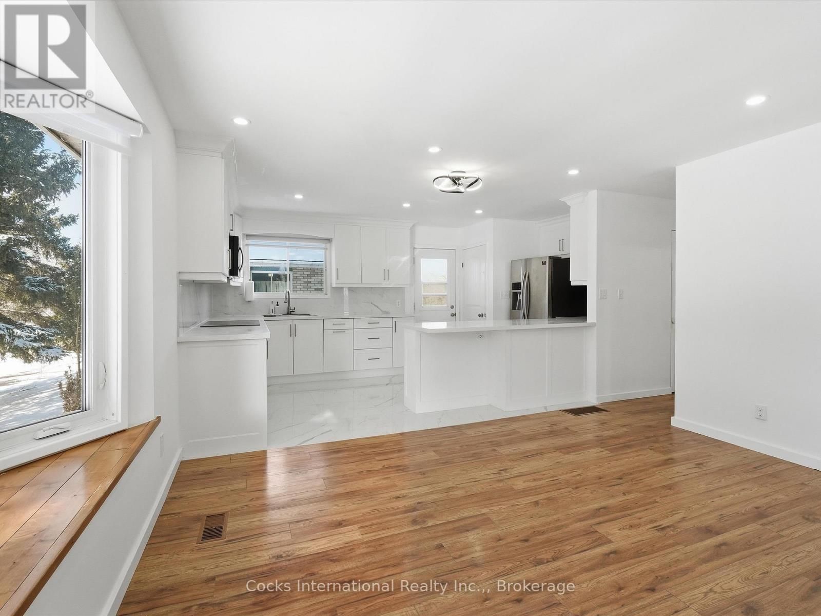 36 SUSAN STREET WEST Image 15