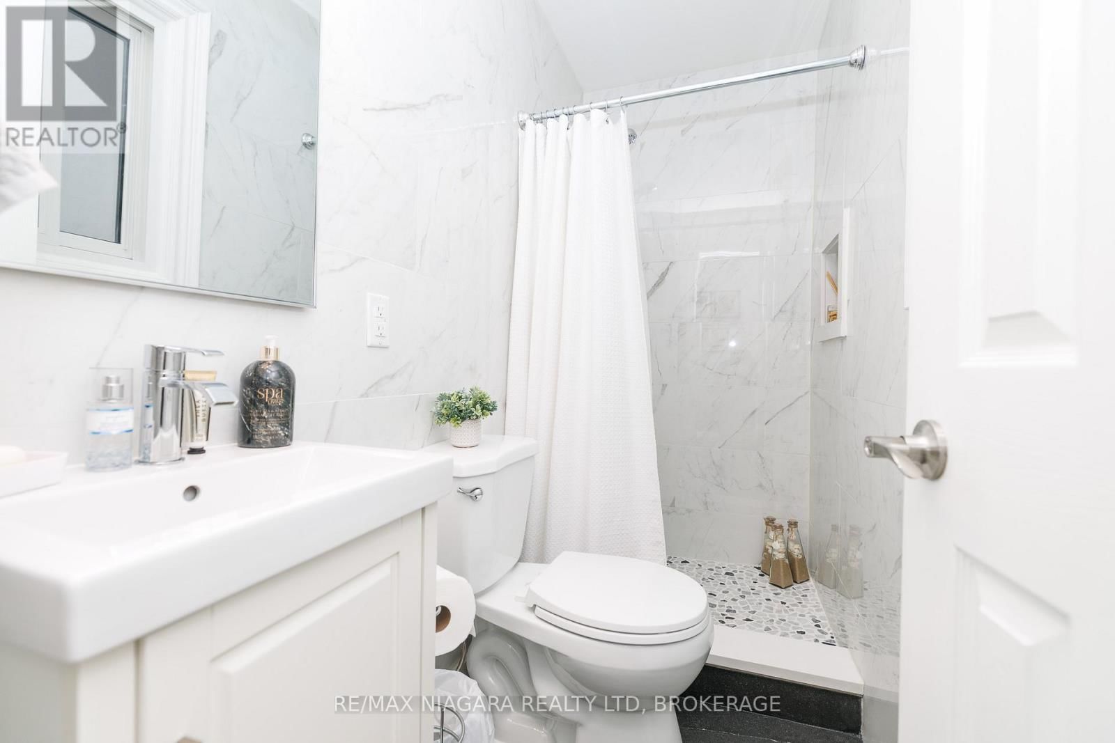 7013 GLENGOWAN CRESCENT Image 14