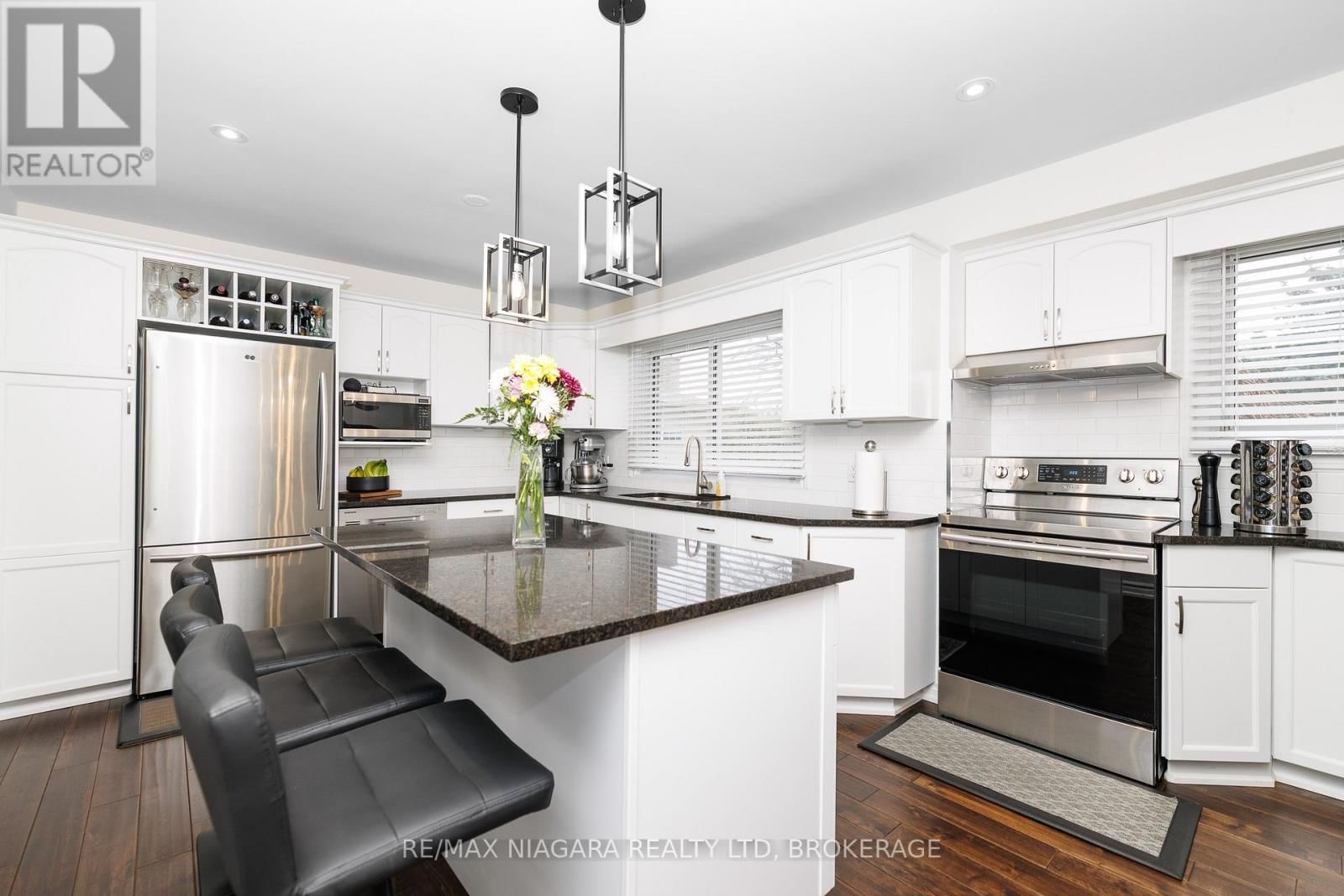 7013 GLENGOWAN CRESCENT Image 8