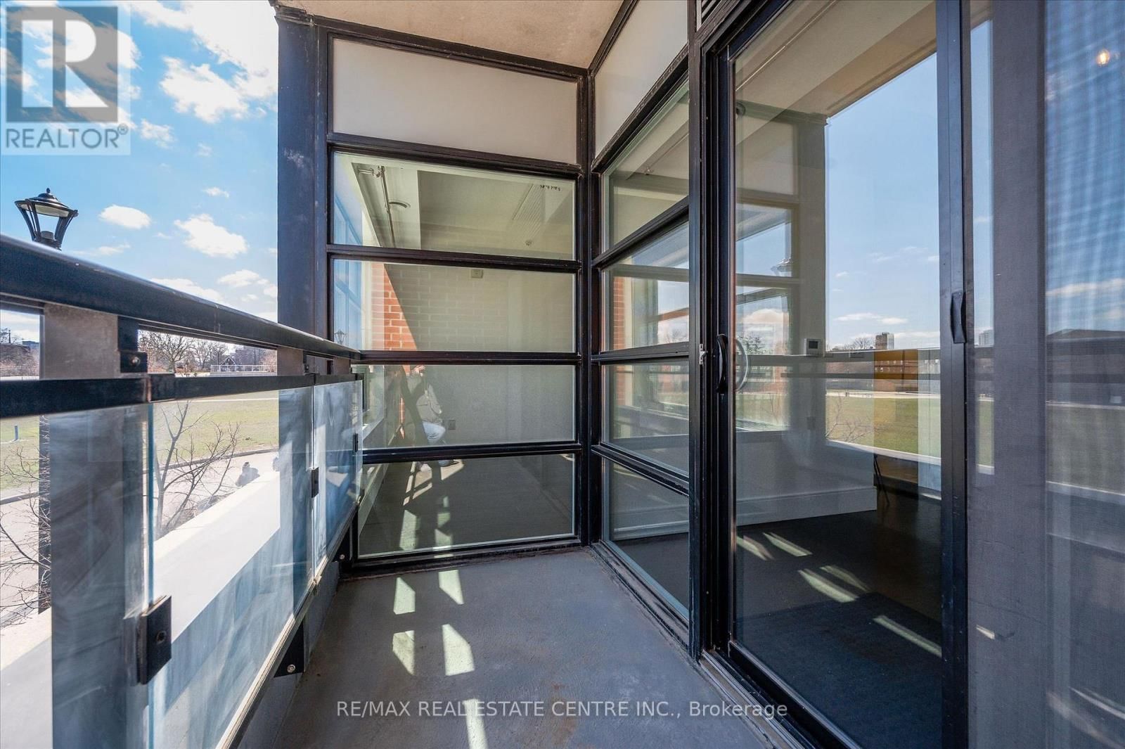 203 - 15 PRINCE ALBERT BOULEVARD Image 12