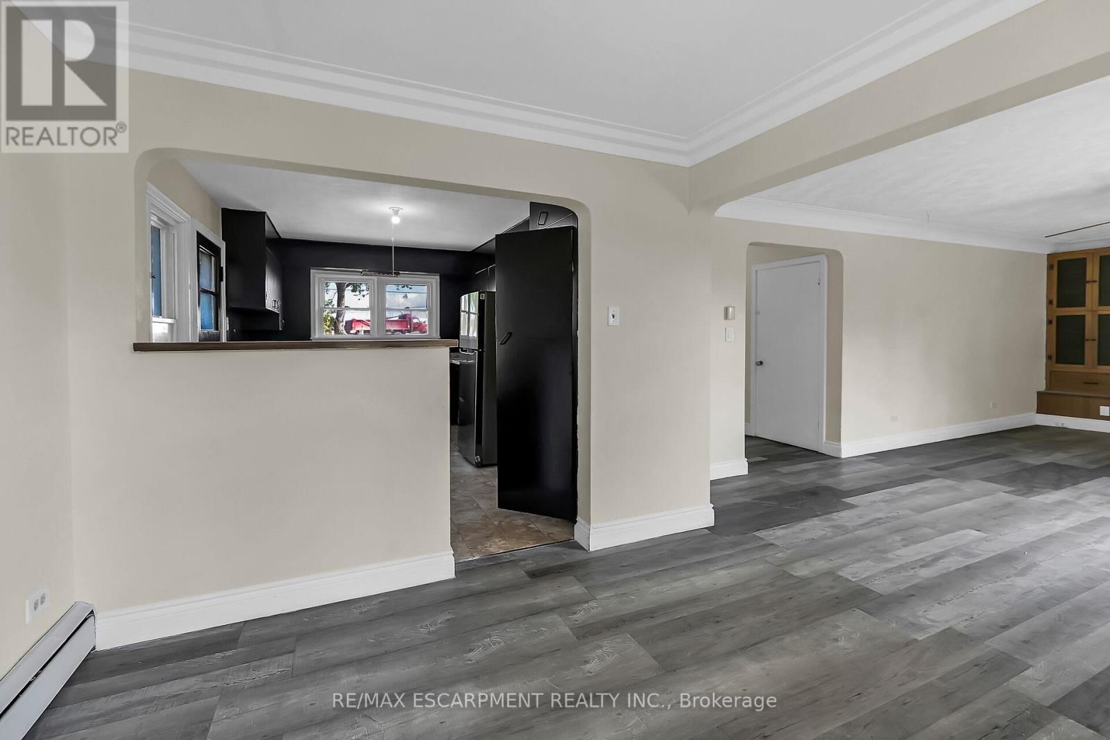 2918 UPPER JAMES STREET Image 11