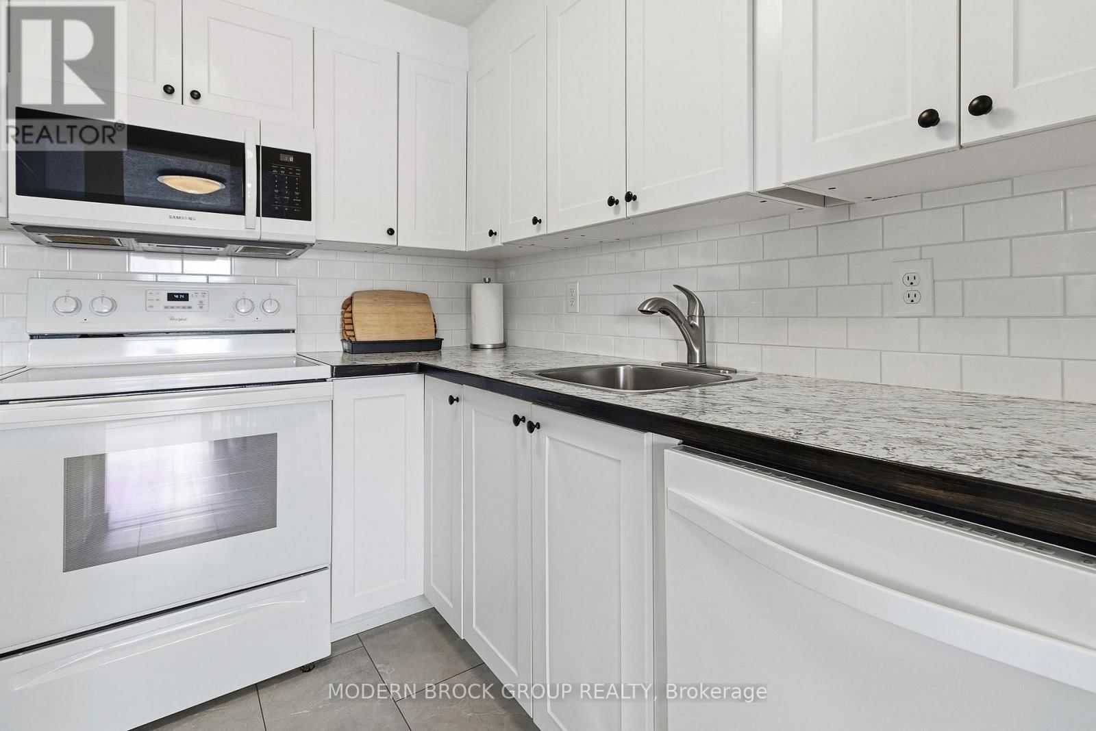 703 - 3 APPLE STREET Image 18