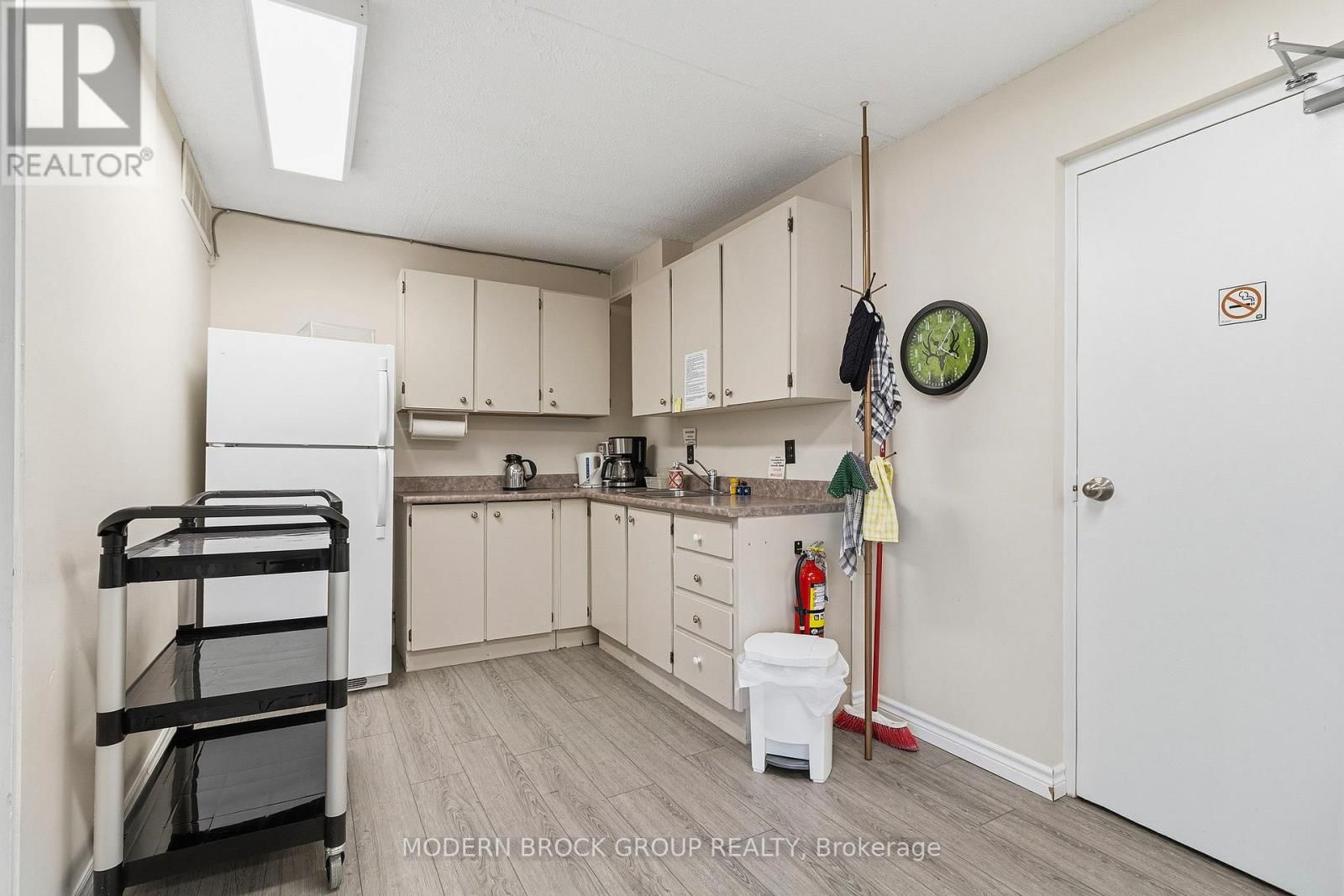 703 - 3 APPLE STREET Image 40