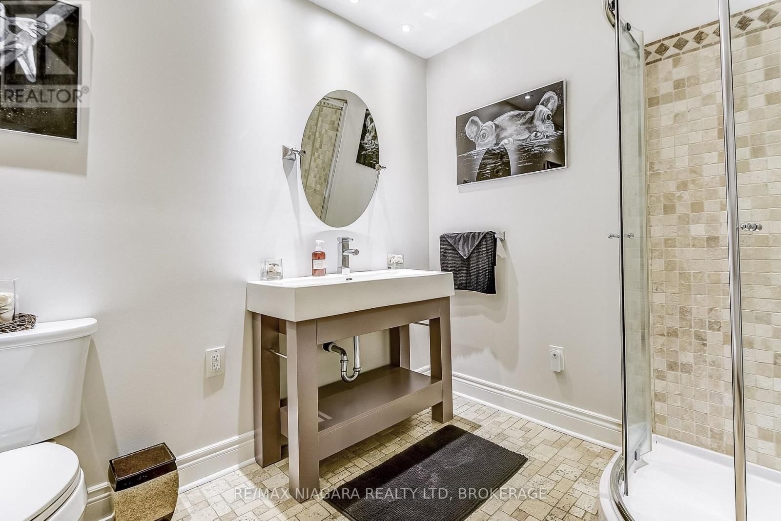 4905 MAPLEVIEW CRESCENT Image 22