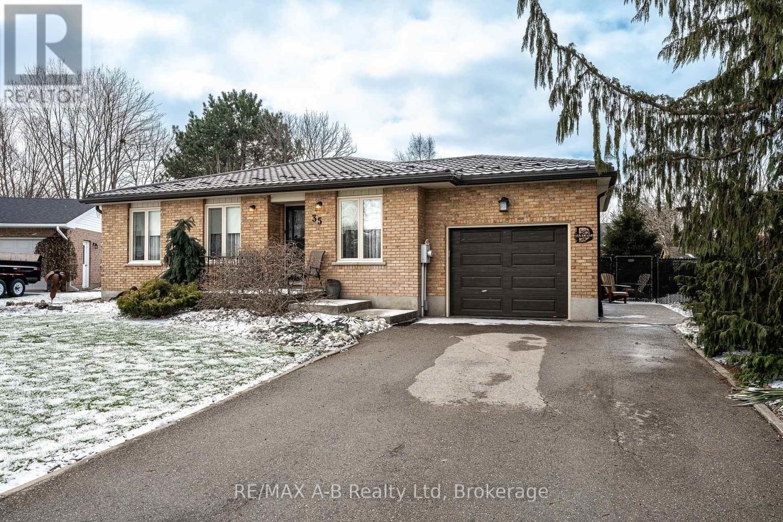 35 SPARLING CRESCENT Image 3