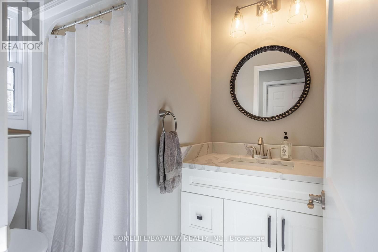 19 MAIN STREET Image 15