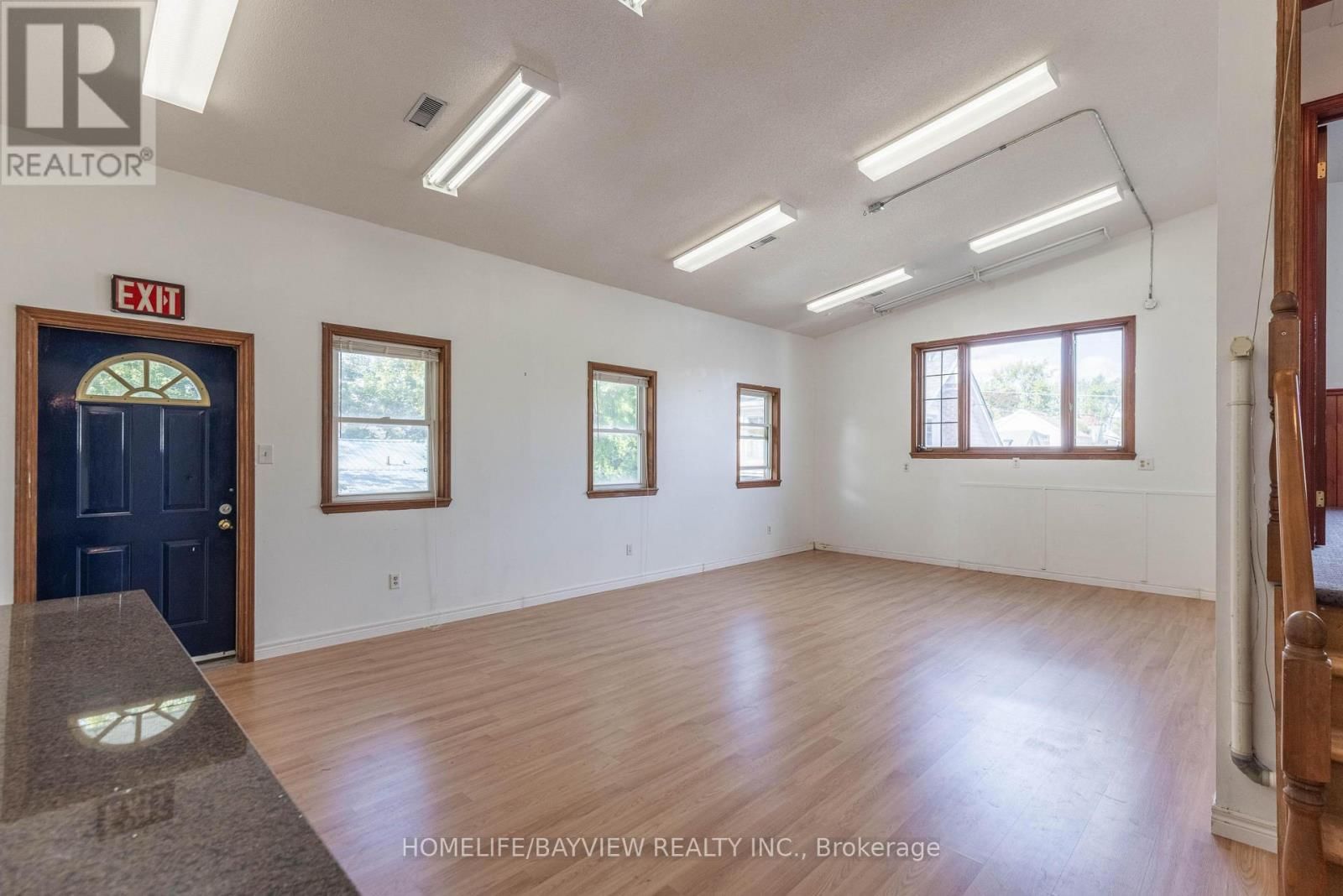 19 MAIN STREET Image 28