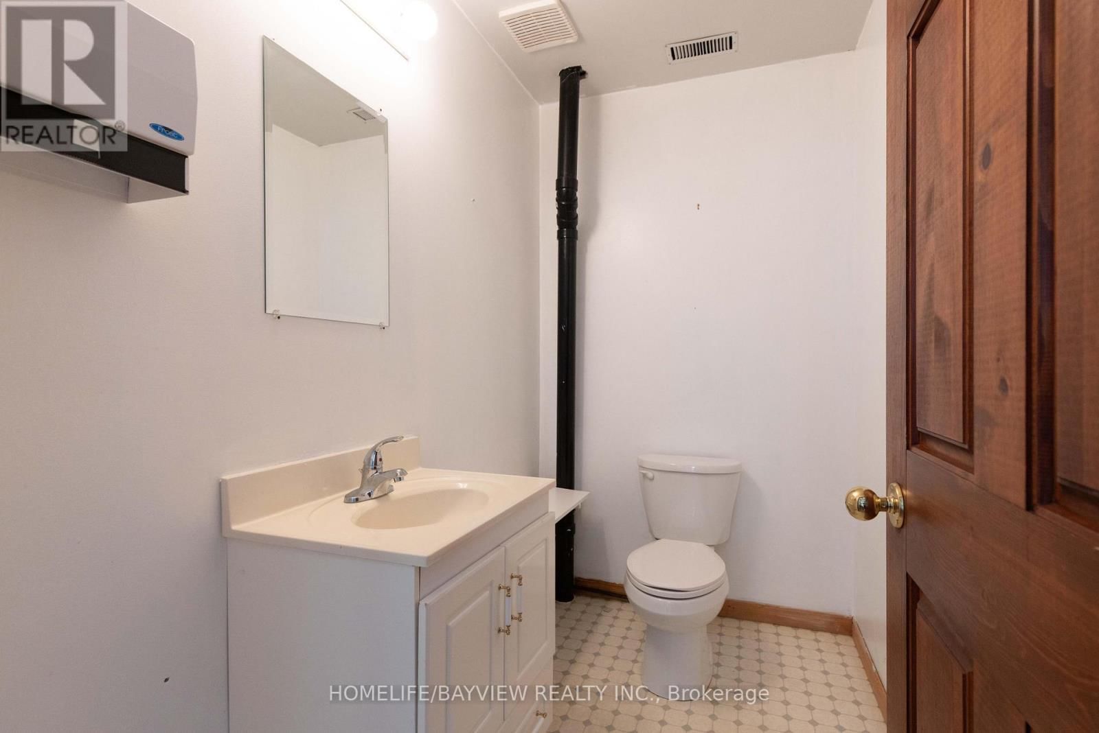 19 MAIN STREET Image 30