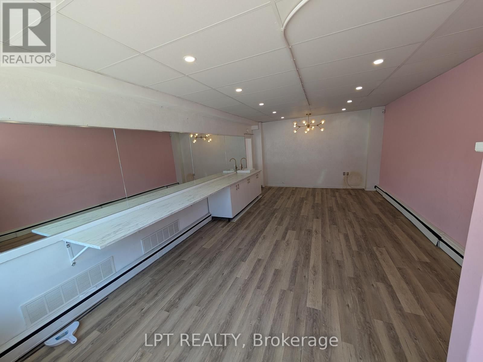 18 KING STREET Image 11