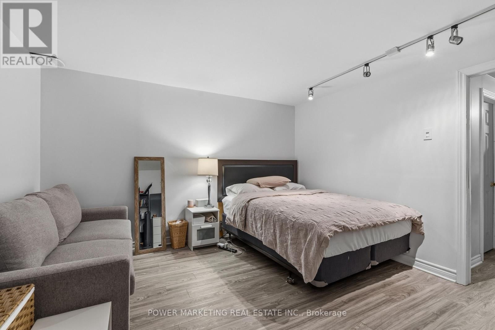 160 RUSHFORD PRIVATE Image 16